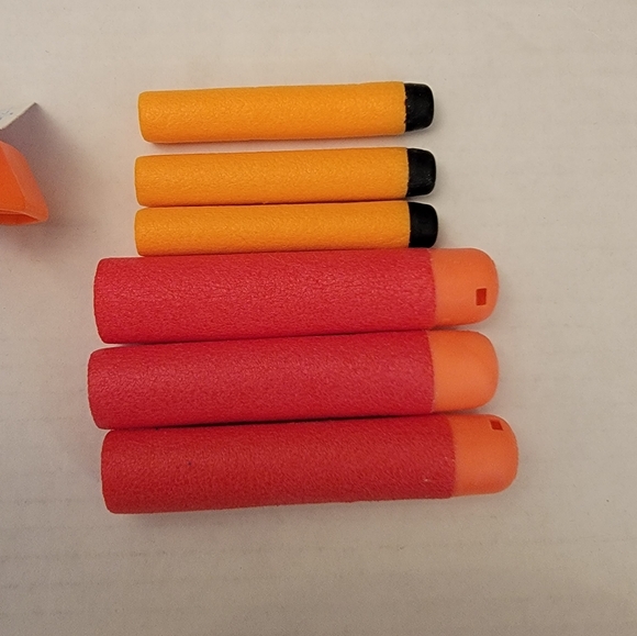 NERF Dual-Strike ELITE Gun + Target - Picture 4 of 7